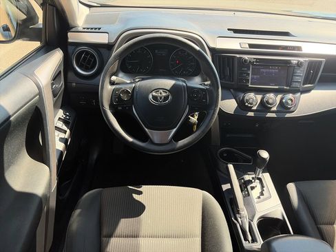 Used 2018 Toyota RAV4 LE FWD image 13