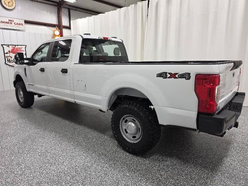 Used 2022 Ford F250 XL w/ Power Equipment Group AWD/4WD image 4