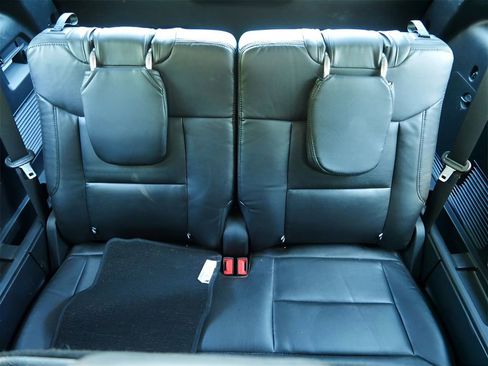 Used 2022 Ford Explorer XLT image 15