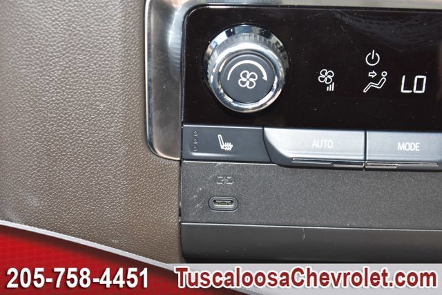 Used 2025 Chevrolet Suburban Z71 w/ Comfort Package AWD/4WD image 35