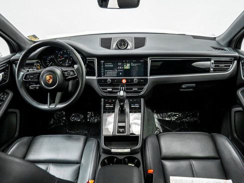 Used 2025 Porsche Macan image 21