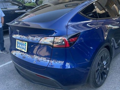 Used 2023 Tesla Model Y Performance image 5