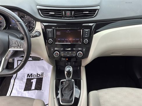 Used 2021 Nissan Rogue Sport SV image 32