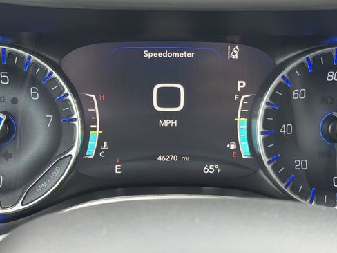 Used 2024 Chrysler Pacifica Touring-L image 25