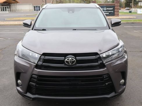 Used 2018 Toyota Highlander XLE AWD/4WD image 12