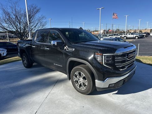 Used 2025 GMC Sierra 1500 SLT image 2