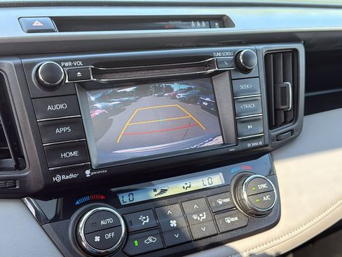 Used 2017 Toyota RAV4 XLE AWD/4WD image 18
