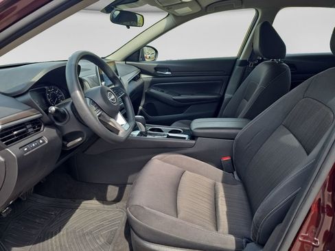 Used 2024 Nissan Altima 2.5 SV image 10