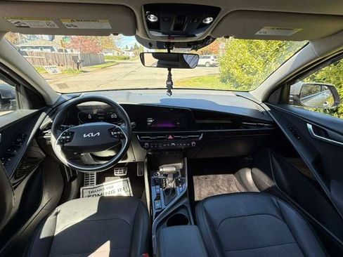Used 2023 Kia Niro EX Touring FWD image 11