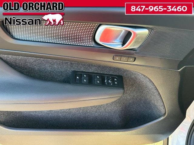Used 2025 Volvo XC40 B5 Plus AWD/4WD image 11