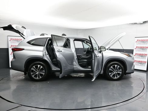 Used 2022 Toyota Highlander XLE image 48