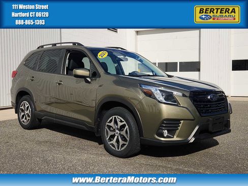 Used 2023 Subaru Forester Premium AWD/4WD image 1