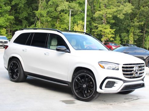 Used 2025 Mercedes-Benz GLS 450 4MATIC image 2