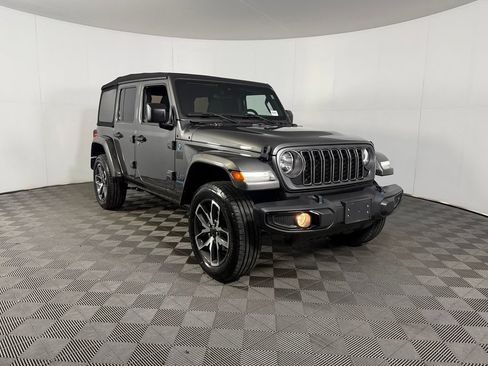 Used 2024 Jeep Wrangler Unlimited AWD/4WD image 3