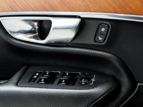 Used 2021 Volvo XC90 T8 Inscription Expression w/ Climate Package image 43