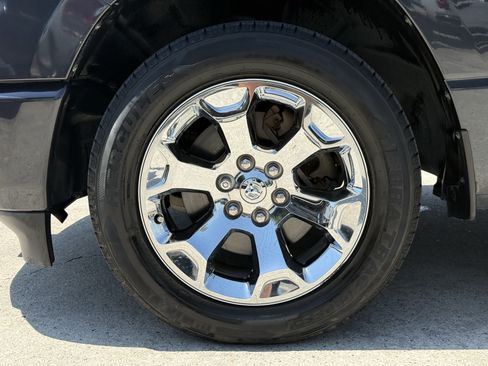 Used 2019 RAM 1500 Big Horn RWD image 12