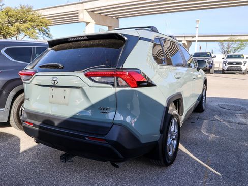 Used 2020 Toyota RAV4 XLE w/ Convenience Package image 8