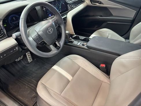 Used 2025 Toyota Camry SE w/ Multimedia Upgrade Package FWD image 18