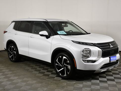 Used 2023 Mitsubishi Outlander SE AWD/4WD image 4