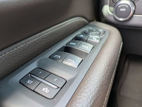 Used 2024 GMC Yukon Denali w/ Advanced Technology Package RWD image 32