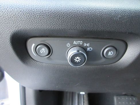 Used 2018 Chevrolet Traverse LT FWD image 23