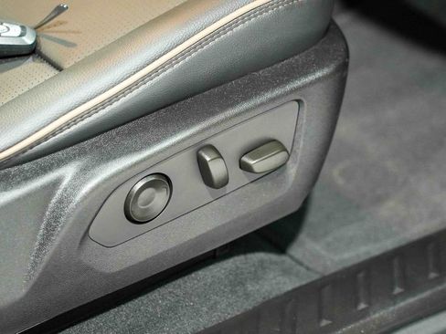 Used 2024 GMC Canyon Denali image 19