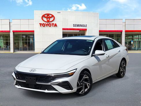 Used 2025 Hyundai Elantra SEL FWD image 1