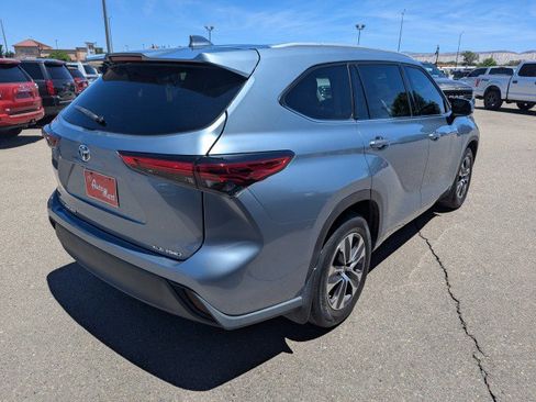 Used 2022 Toyota Highlander XLE AWD/4WD image 5