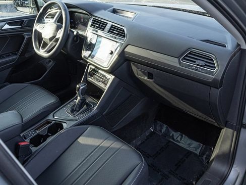 Used 2023 Volkswagen Tiguan SE w/ Panoramic Sunroof Package FWD image 32