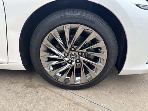 Used 2024 Lexus ES 300h w/ Accessory Package (Z2) FWD image 13