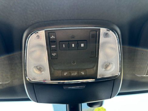 Used 2019 Jeep Grand Cherokee Limited image 16