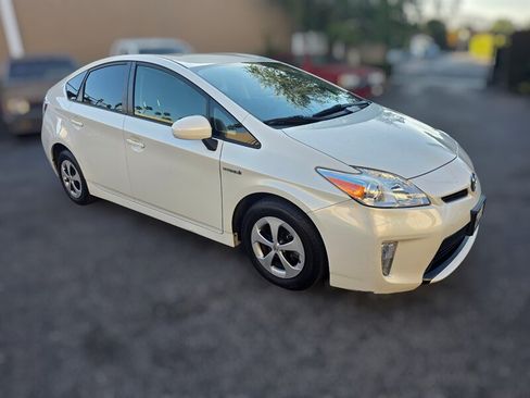 Used 2015 Toyota Prius Two FWD image 3