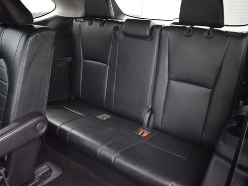 Used 2022 Toyota Highlander XLE AWD/4WD image 14