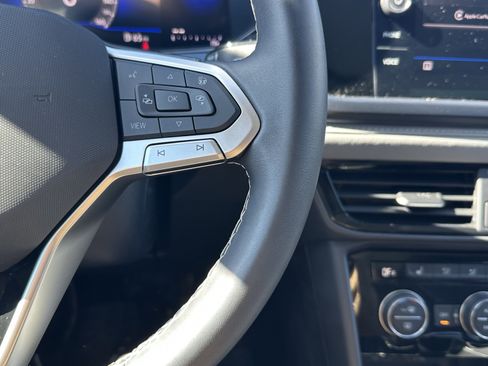 Used 2024 Volkswagen Taos SE w/ Panoramic Sunroof Package image 21