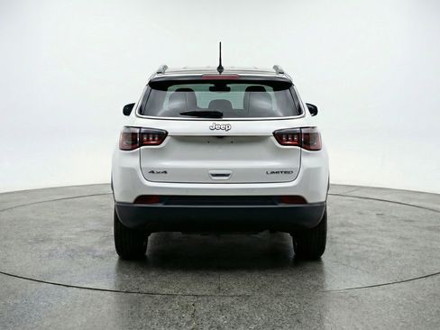 Used 2025 Jeep Compass Latitude AWD/4WD image 7