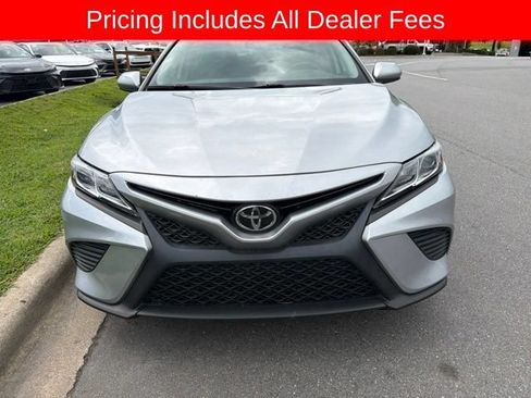 Used 2020 Toyota Camry SE FWD image 1