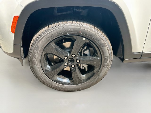 New 2026 Jeep Grand Cherokee Limited w/ Limited Altitude Package AWD/4WD image 30