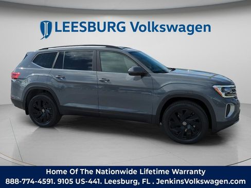 New 2026 Volkswagen Atlas SE image 2