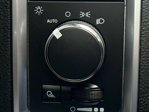 Used 2019 RAM 1500 Classic SLT w/ Luxury Group AWD/4WD image 25