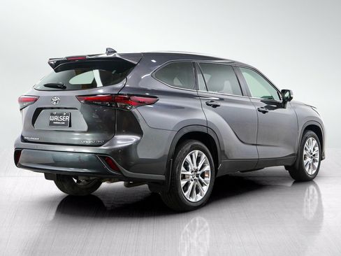 Used 2024 Toyota Highlander Limited AWD/4WD image 7