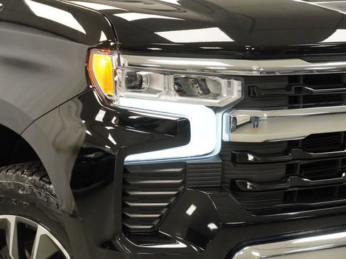 Used 2024 Chevrolet Silverado 1500 LT AWD/4WD image 32