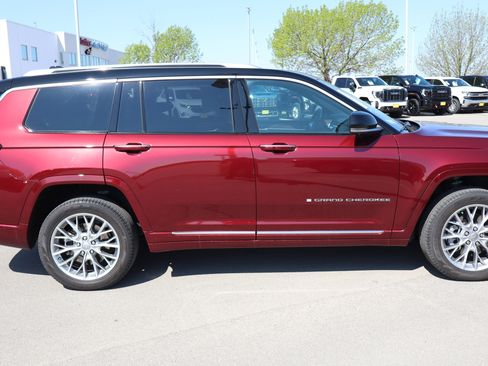 Used 2024 Jeep Grand Cherokee L Summit AWD/4WD image 8
