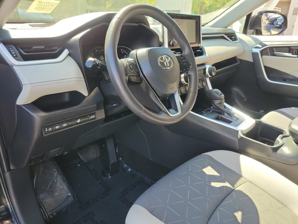 Used 2025 Toyota RAV4 XLE w/ Convenience Package FWD image 22