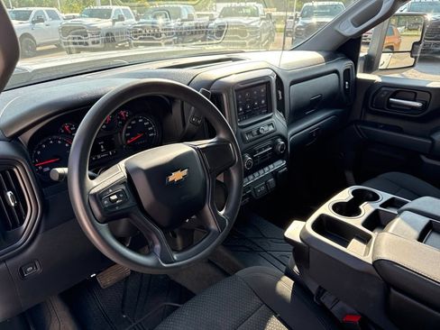 Used 2022 Chevrolet Silverado 2500 Custom w/ Custom Value Package AWD/4WD image 2