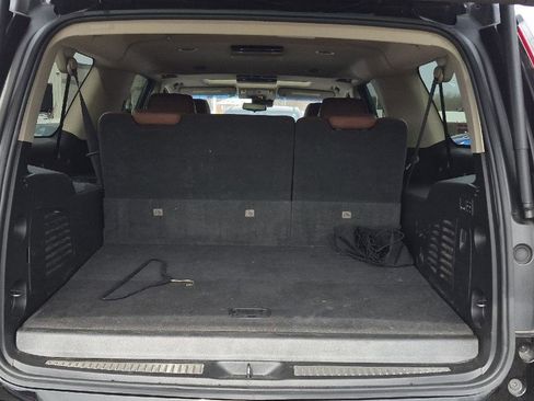 Used 2019 Cadillac Escalade ESV Premium Luxury image 5