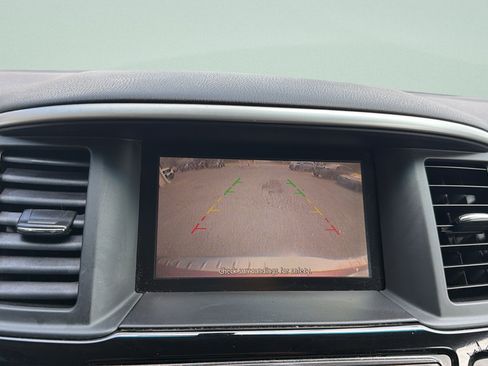 Used 2014 Nissan Pathfinder SV AWD/4WD image 17
