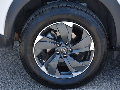Used 2024 Nissan Rogue SV AWD/4WD image 34