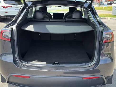 Used 2024 Tesla Model Y Long Range AWD/4WD image 22