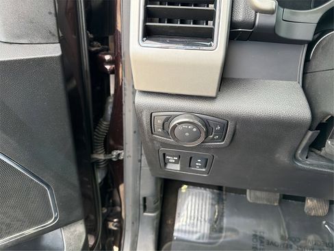 Used 2018 Ford F150 Lariat image 19