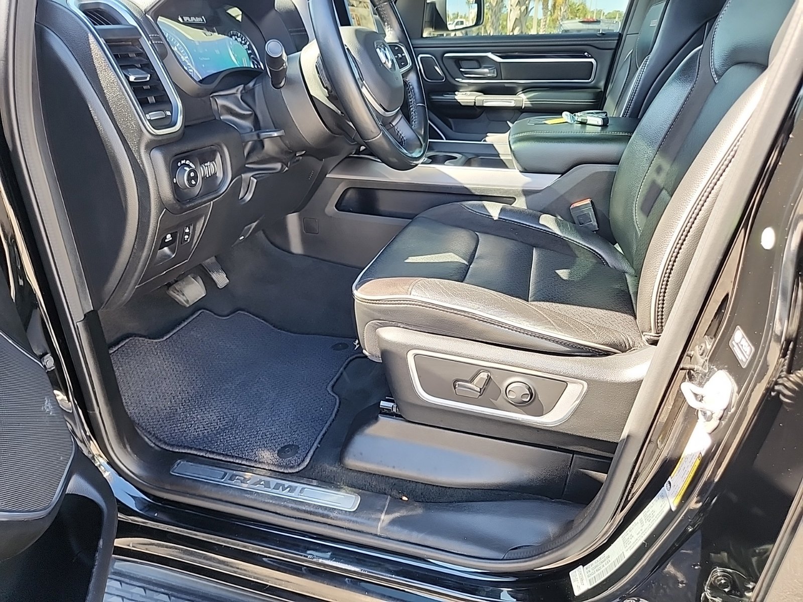 Used 2022 RAM 1500 Laramie AWD/4WD image 20